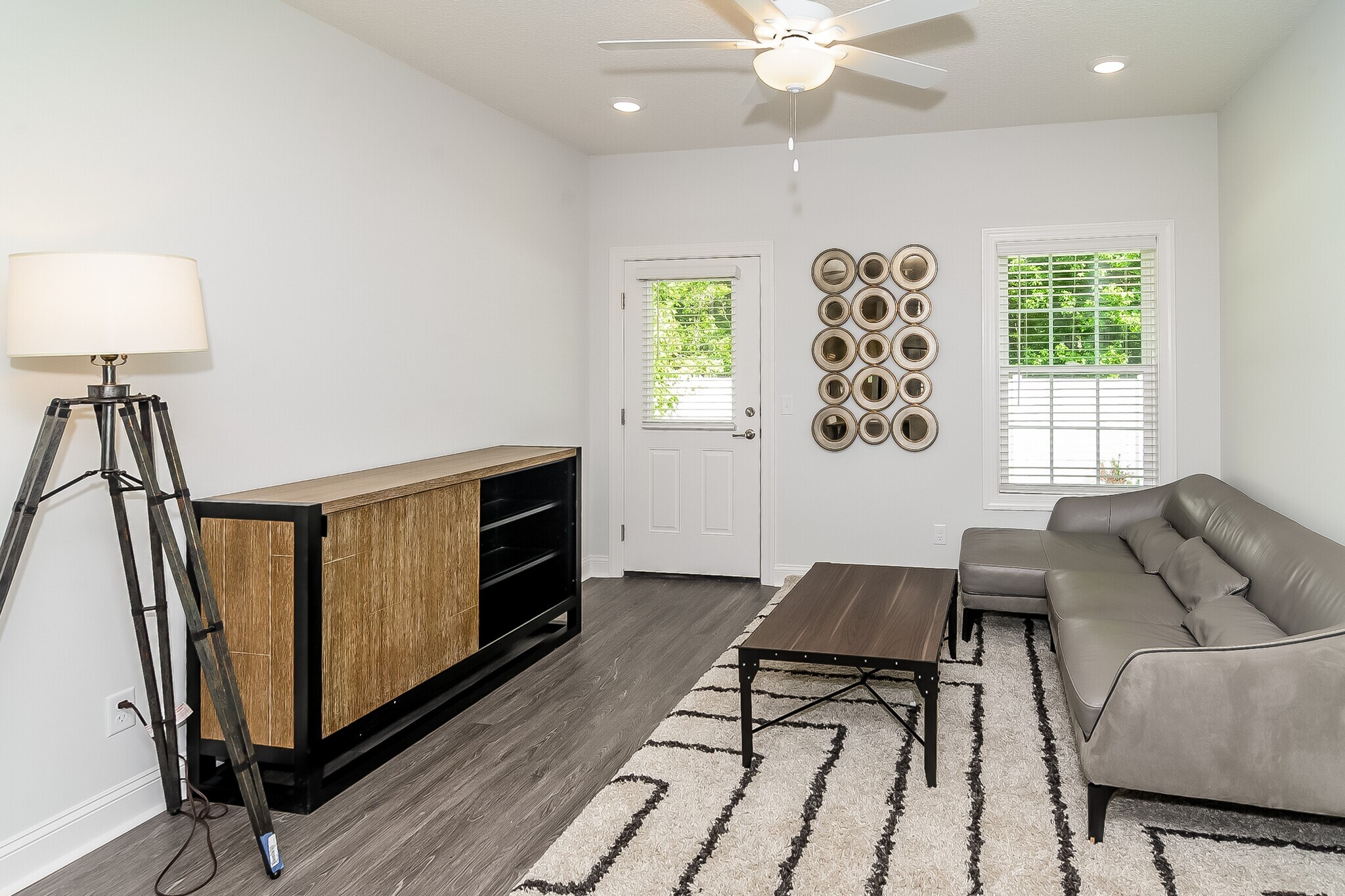 Building Photo - 1143 Walker Point Way