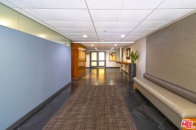 Building Photo - 750 Kings Rd