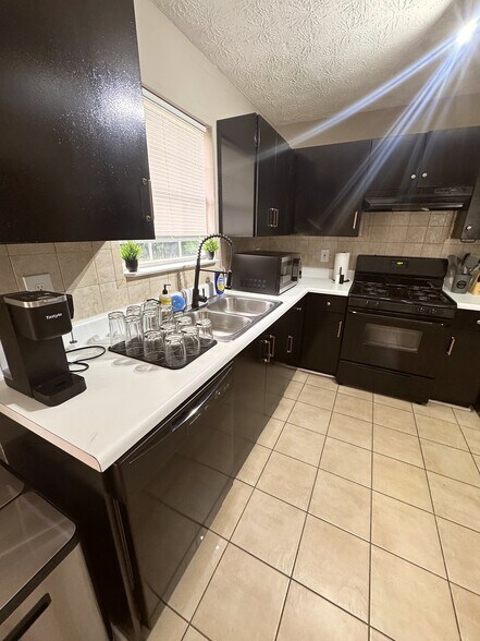 Kitchen - 5789 Summerglen Ln