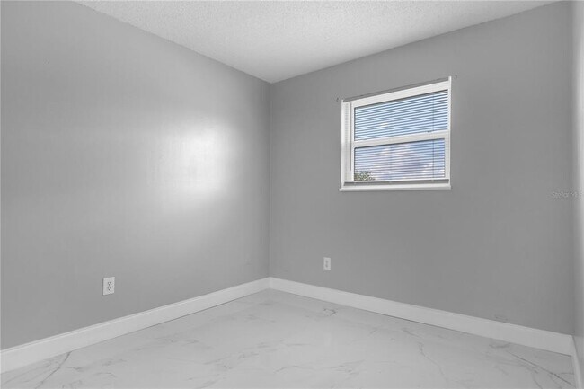Building Photo - 5325 Curry Ford Rd