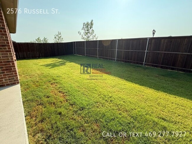 Building Photo - 2576 Russell St