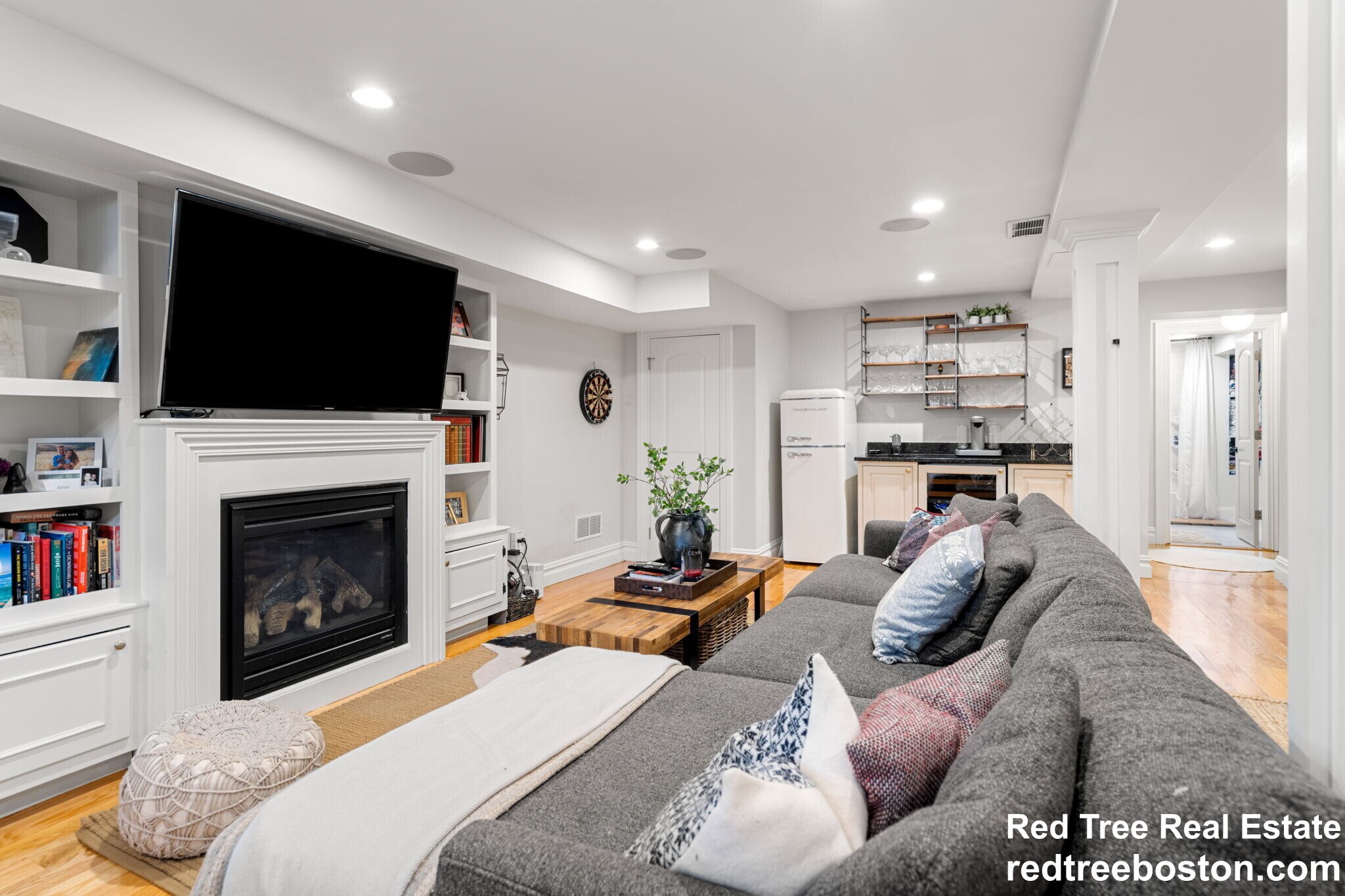 Building Photo - 687 E 6th St