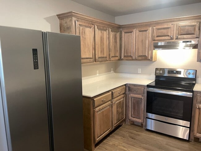 Building Photo - 55+ Community! 2 bedrooms, 2 full bathrooms, stainless appliances, quiet safe community for ages ...