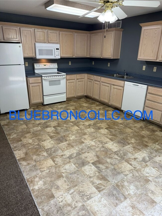Building Photo - Remodeled 3-Bedroom Home in Lee’s Summit w...