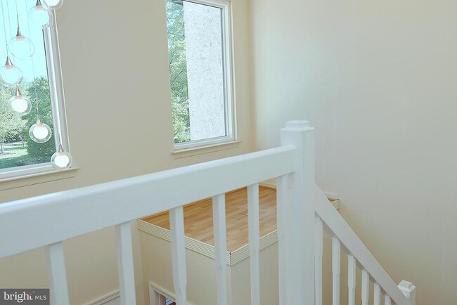 Building Photo - 72 5 Crown Royal Cir