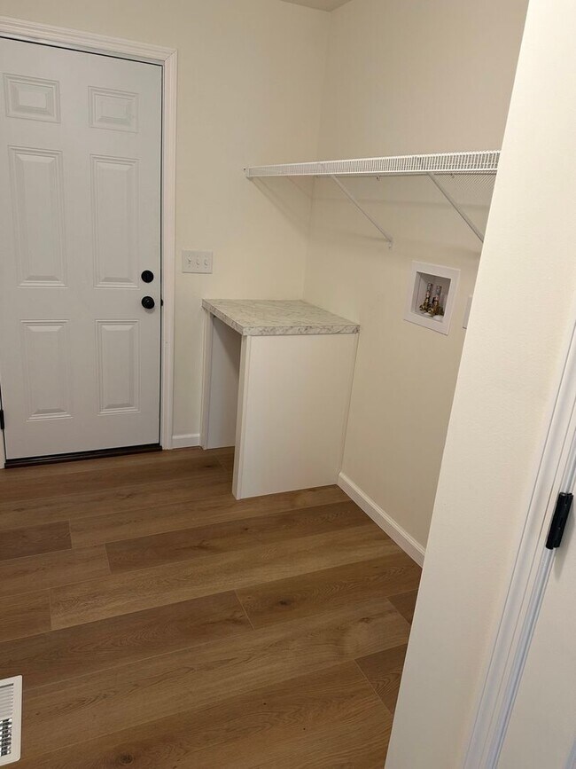 Building Photo - Newer Boalsburg house available September!!