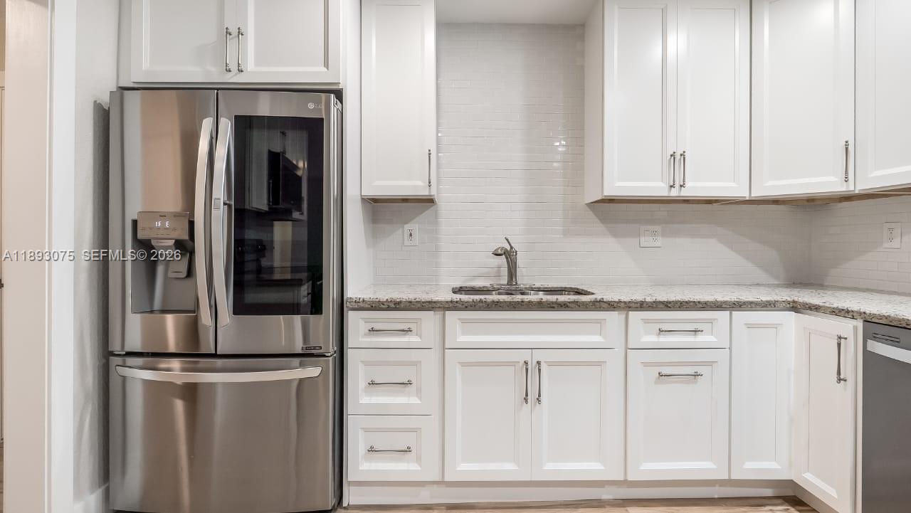 Building Photo - 740 Beachwood Ln