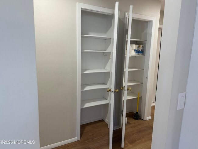 Building Photo - 4B Winthrop Pl