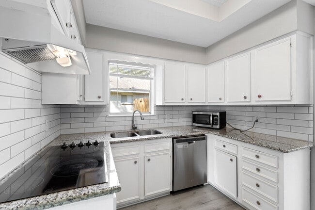 Building Photo - 13542 Wimbledon Dr