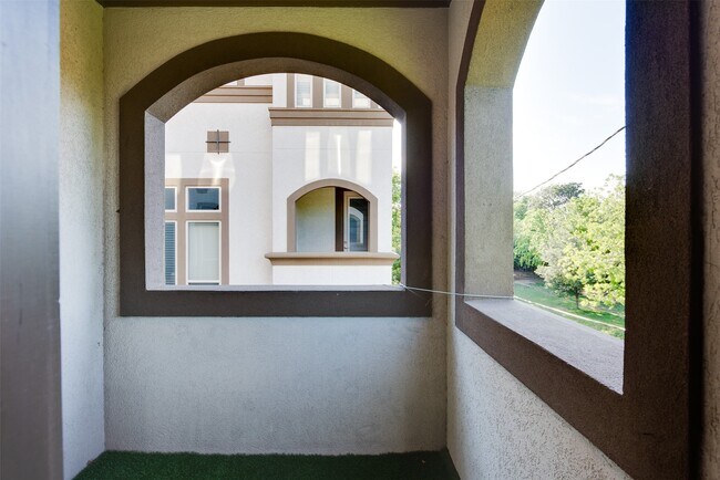 Building Photo - 6105 Stillman St