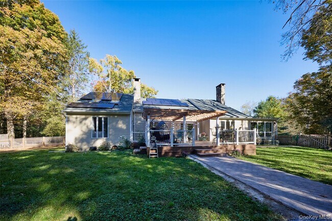 Building Photo - 356 Rossway Rd