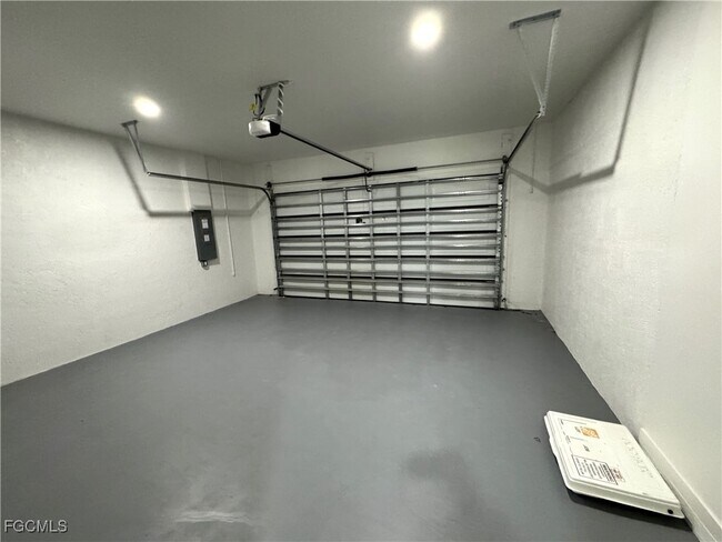 Building Photo - 1247 Kismet Pkwy W