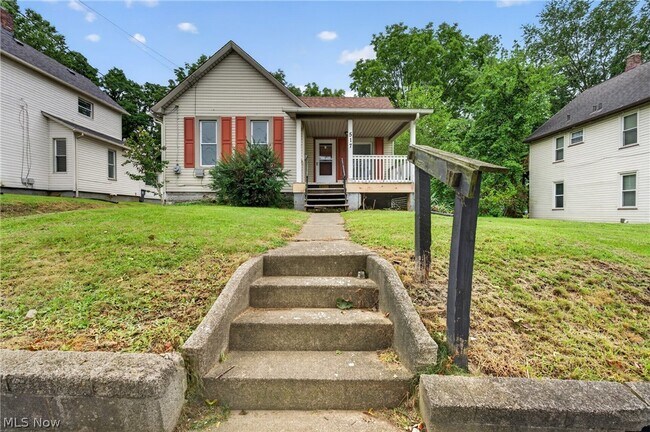 Building Photo - 517 Brown St