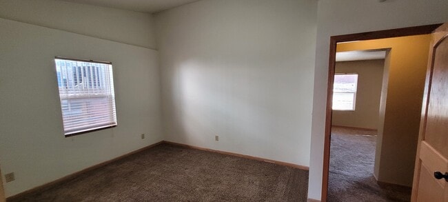 Building Photo - 825 N 7th St