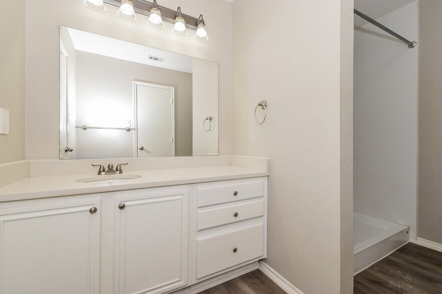 Building Photo - 321 Rustic Grove Ln