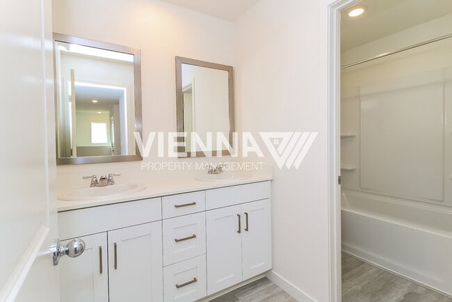 Building Photo - ONE MONTH FREE RENT IF APPROVED AND MOVED IN BY 1/15/26