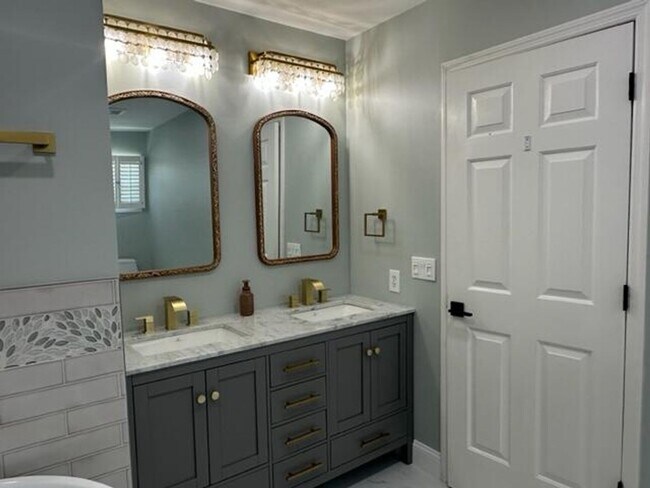 Building Photo - Palm City Home with Dock and Lift