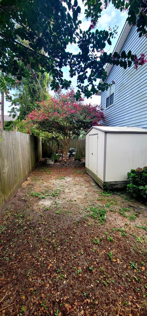 Building Photo - Spacious 2-Bedroom, 2.5-Bath Townhouse – C...