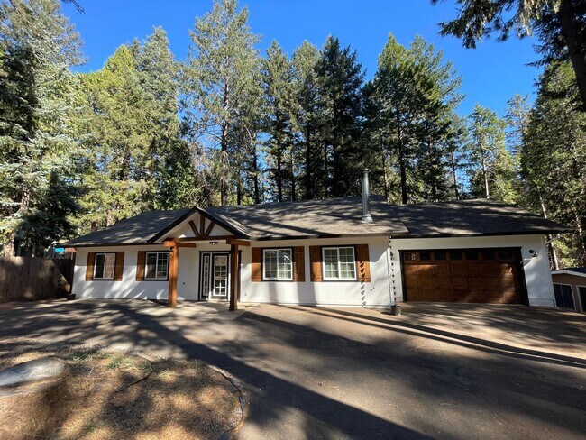 Building Photo - 14772 Holmwood Dr