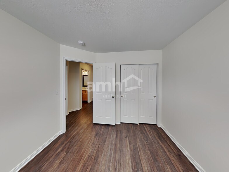 Building Photo - 2075 Ficus Way