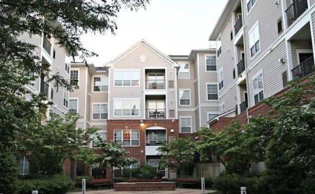 Building Photo - 4854 Eisenhower Ave