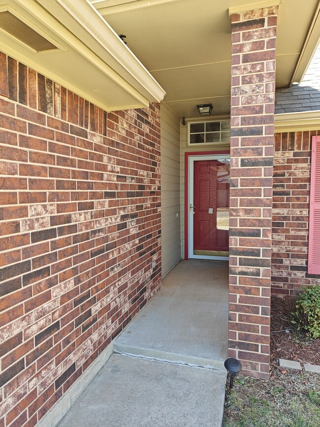 Building Photo - 809 Regiment Way