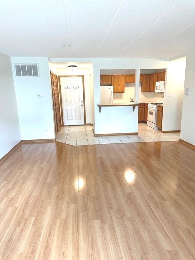 Building Photo - 9529 Minnick Ave