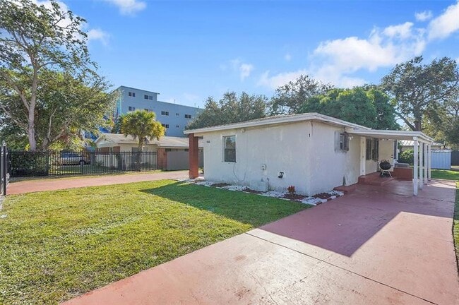 Building Photo - 1646 NE 150th St