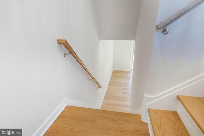 Building Photo - 1017 Venifena Terrace SE