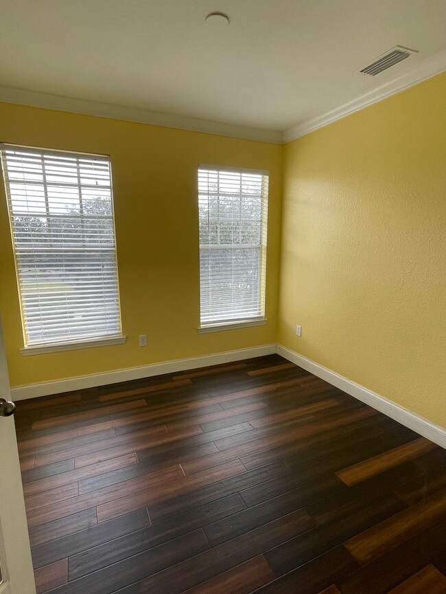 Building Photo - BEAUTIFUL 2 Bedroom 2.5 Bathroom with an o...