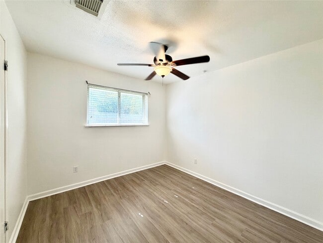 Building Photo - 10410 Sagetrail Dr