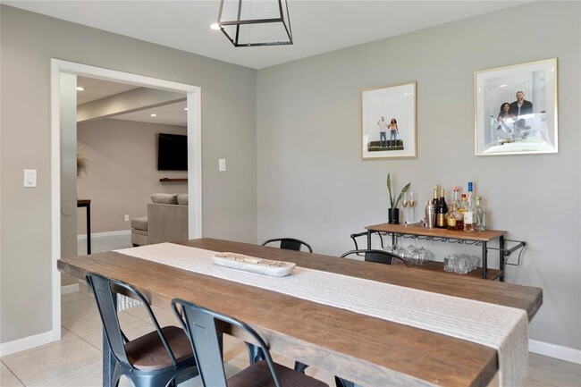 Building Photo - 9655 Meadowland Dr