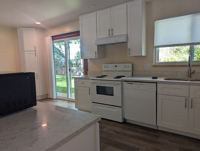 Building Photo - Super location in Martin Acres Neighborhood!
