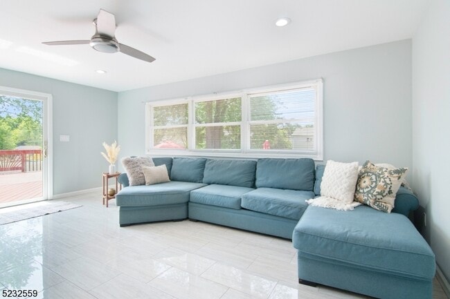 Building Photo - 237 Perry St