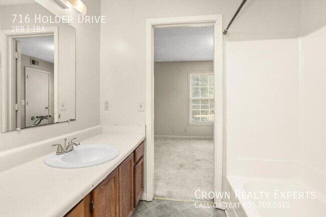 Building Photo - 716 Holder Dr