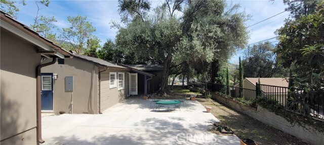 Building Photo - 1845 N Santa Anita Ave