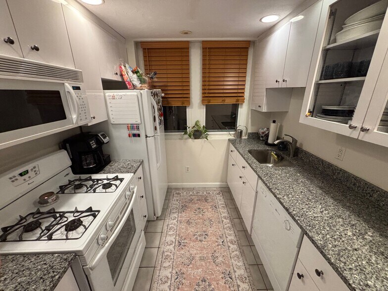 Building Photo - 106 Myrtle St