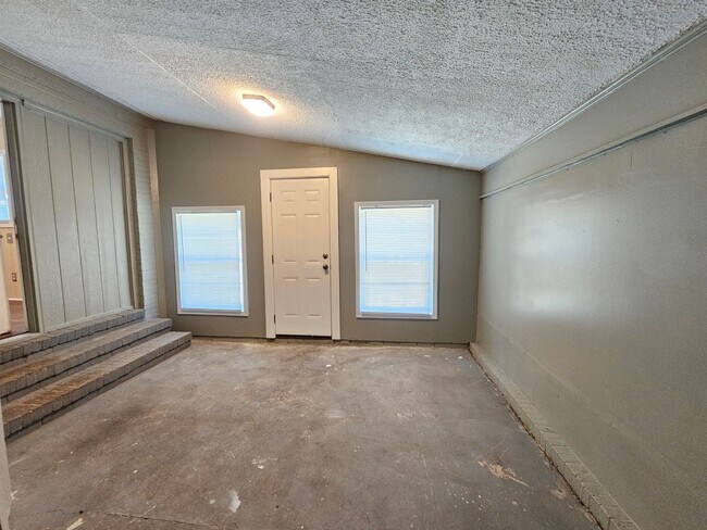 Building Photo - 7526 Bridgeman Dr