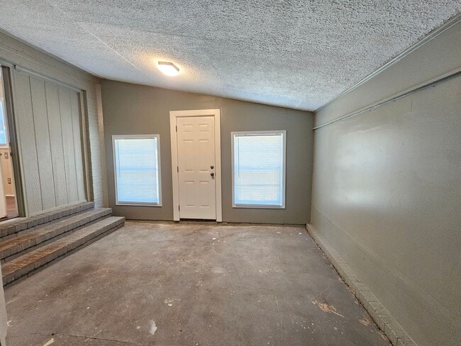 Building Photo - Updated Features