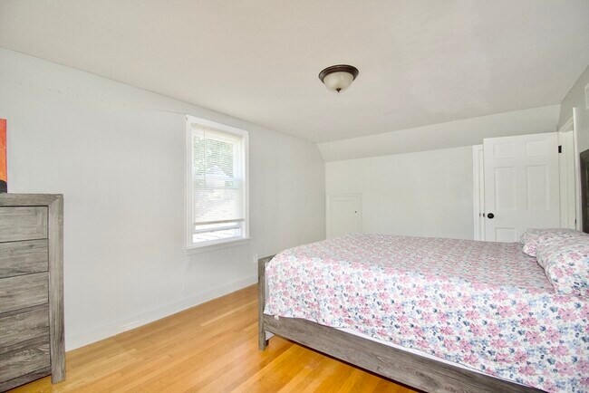 Building Photo - 1617 Plumtree Rd