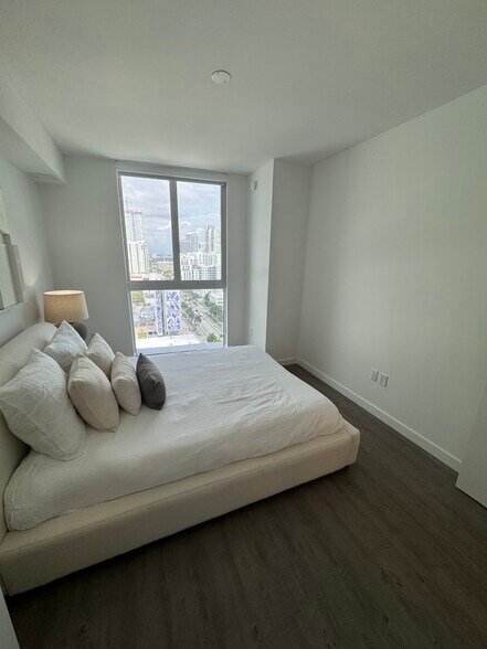 Building Photo - 119 NE 20th St