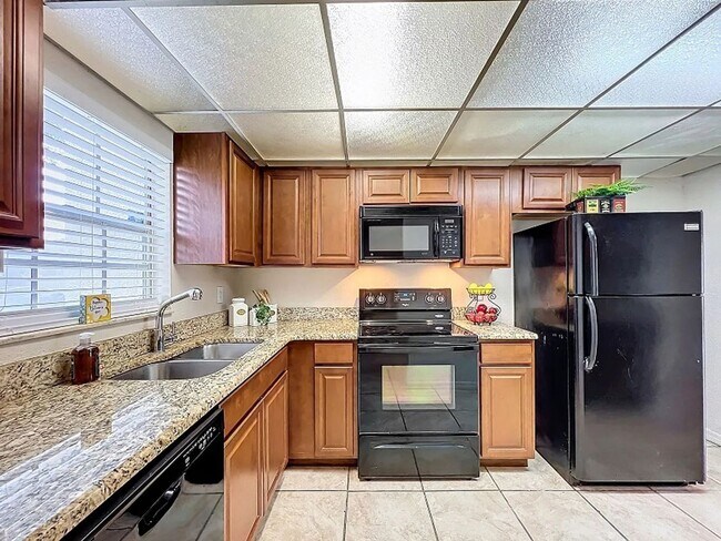 Building Photo - Charming 2BR Condo in Brandon