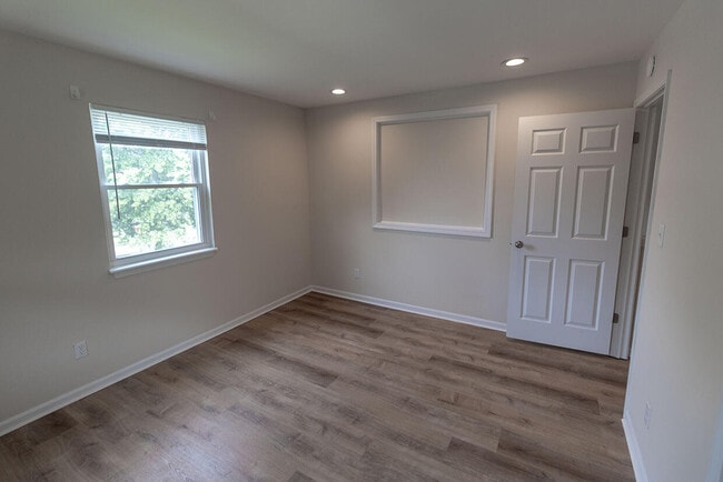 Building Photo - 1916 Mirtle Grove Ct