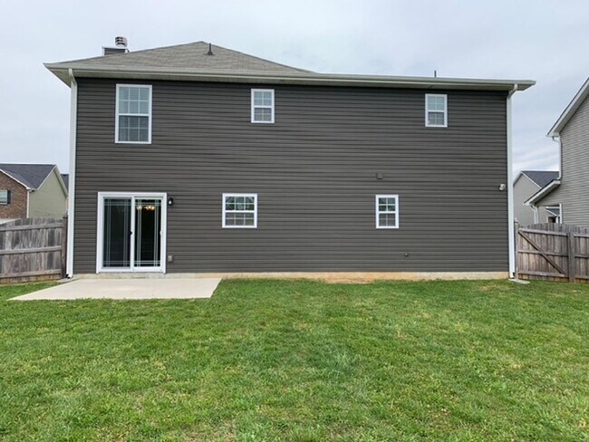 Building Photo - Maryville 37804 - 3 Bedroom, 2.5 Bath Home - Contact Debra Johnson (865) 591-8281