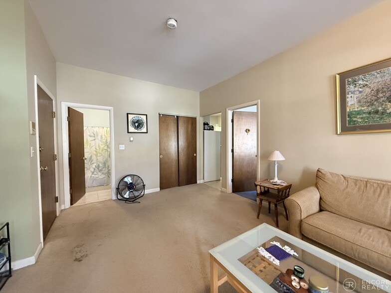 Building Photo - 15 Stearns Rd