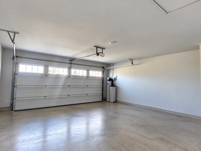 Building Photo - 7108 Gilbert Dr