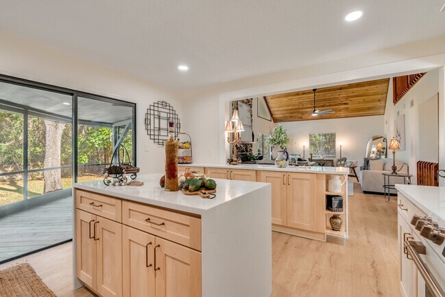Building Photo - Stunning Renovated 3BD/2BA Home for Rent o...