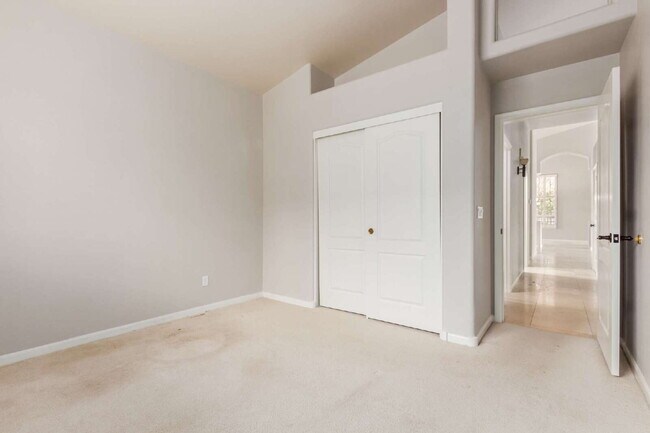 Building Photo - "Discover Your Dream Oasis: Spacious 4-Bedroom Retreat in Scottsdale's Paradise Drive!"