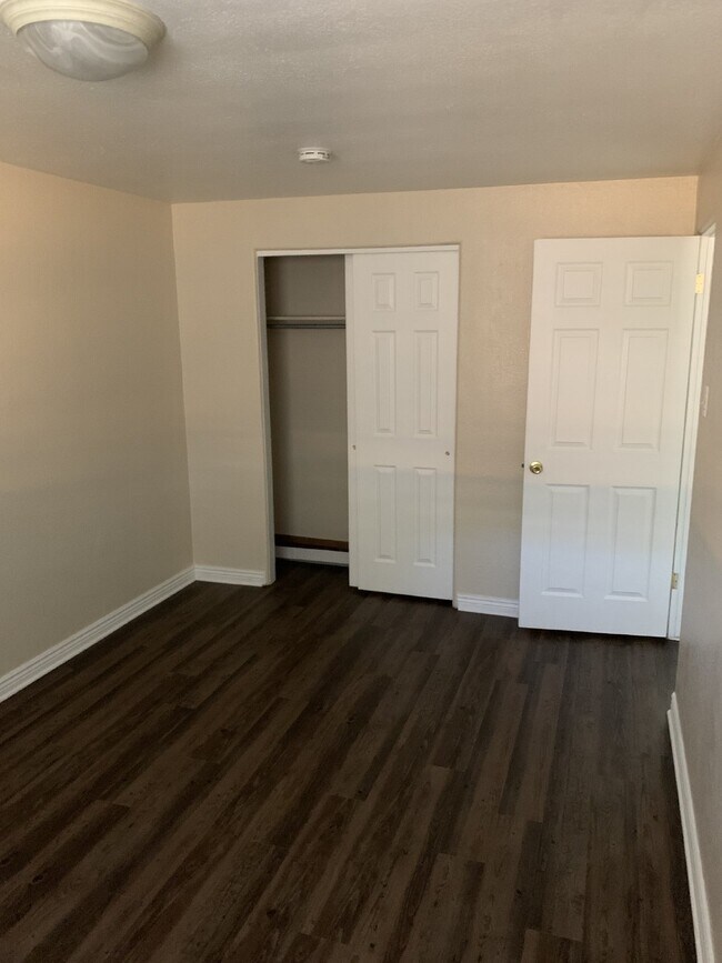 Building Photo - Available August 10 | 1 Bed • 1 Bath • 620 Sq Ft