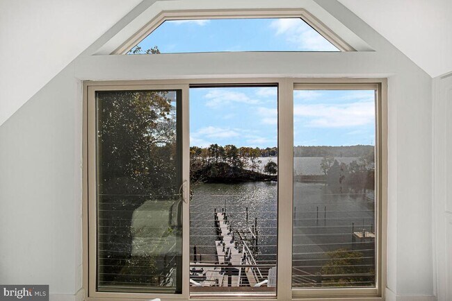 Building Photo - 125 Island View Dr